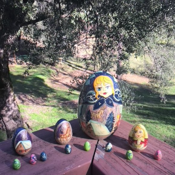 VINTAGE RUSSIAN NESTING DOLLS MATRESHKA LARGE EGG SIGNED - Picture 1 of 3